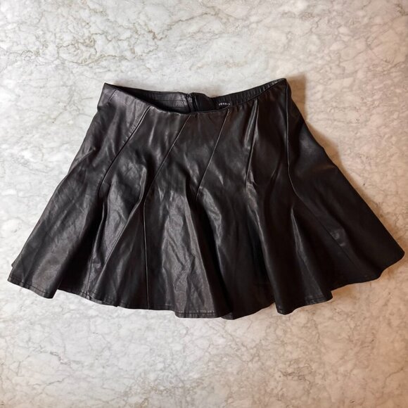 Torrid Black Coated Studio Luxe Ponte Faux Leather Skater Mini Skirt Size 14 - Picture 1 of 8